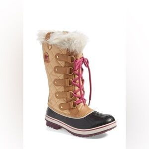 SOREL beige and black tie up winter boots with pink laces (US 5)